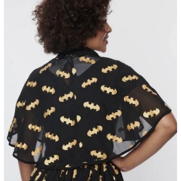 Unique Vintage Batgirl Black and Gold Foil Sheer Mini Cape Capelet S 4 NWOT - Picture 2 of 4